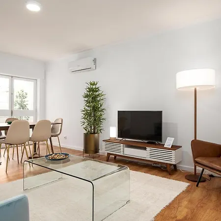 Lovely 2br W/ Views Over The River, Parking Incl アパート *