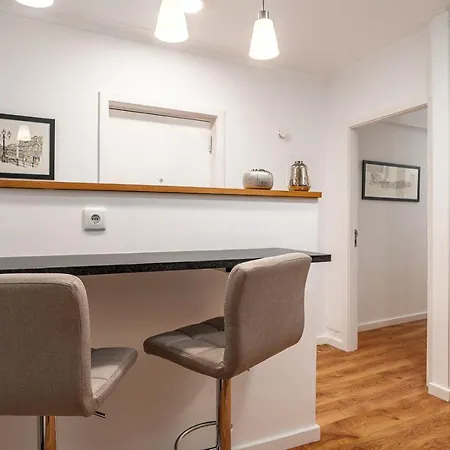 Lovely 2br W/ Views Over The River, Parking Incl *