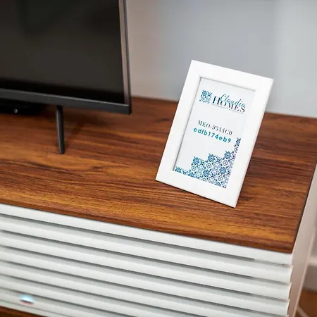 Lovely 2br W/ Views Over The River, Parking Incl