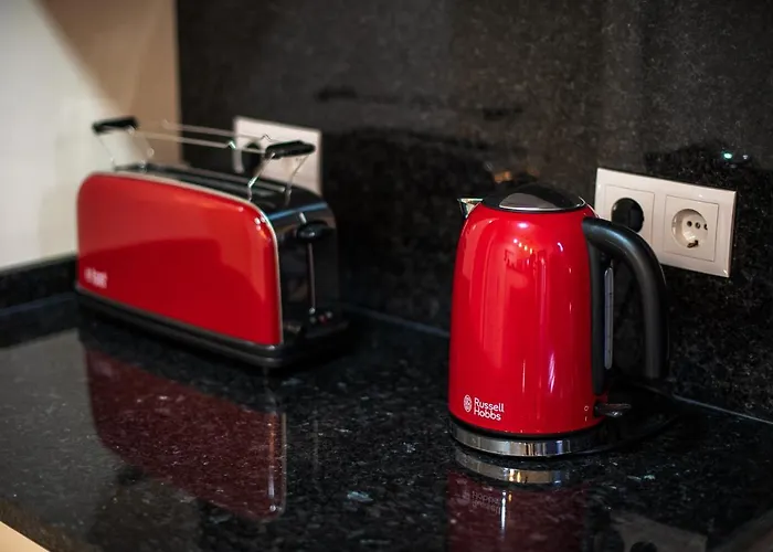 Lovely 2br W/ Views Over The River, Parking Incl 加亚新城