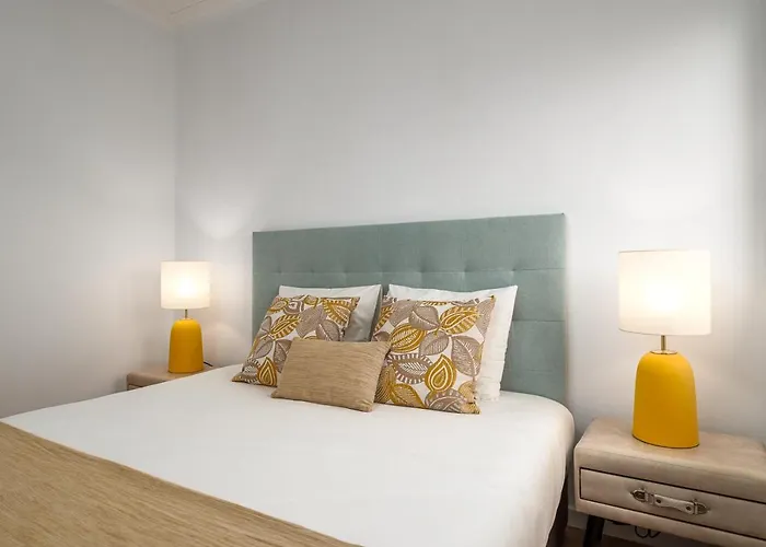 Lovely 2br W/ Views Over The River, Parking Incl 公寓 *