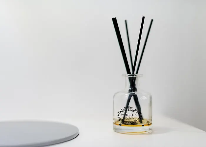 Lovely 2br W/ Views Over The River, Parking Incl 加亚新城