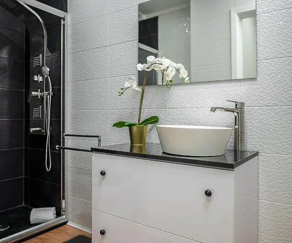 公寓 Lovely 2br W/ Views Over The River, Parking Incl *