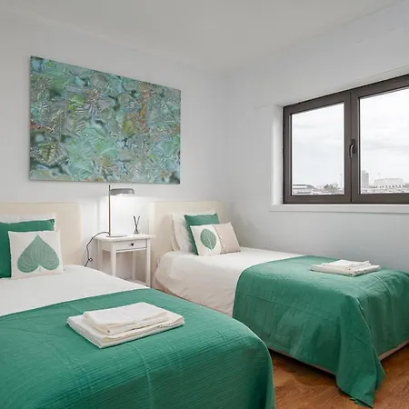 Lovely 2br W/ Views Over The River, Parking Incl Appartement Vila Nova de Gaia