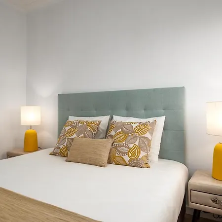 Lovely 2br W/ Views Over The River, Parking Incl アパート *