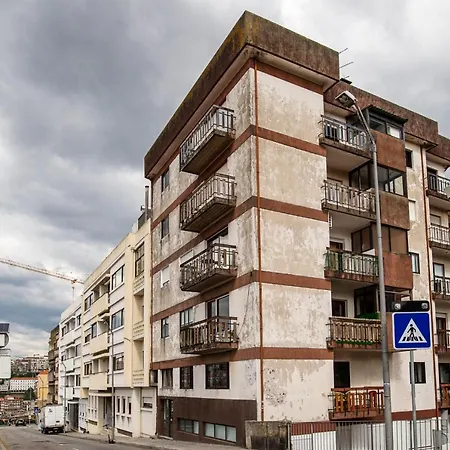 Lovely 2br W/ Views Over The River, Parking Incl * Vila Nova de Gaia