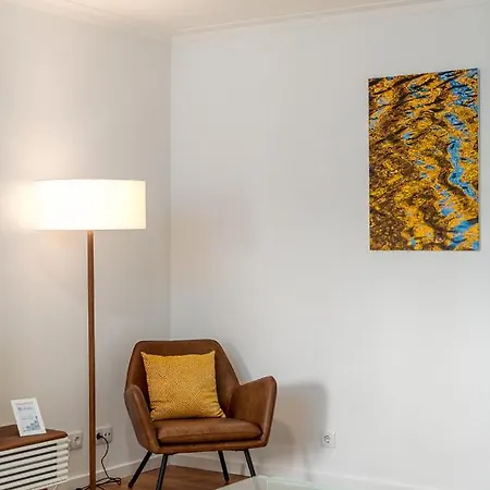 Lovely 2br W/ Views Over The River, Parking Incl Appartement