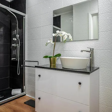 Apartament Lovely 2br W/ Views Over The River, Parking Incl *