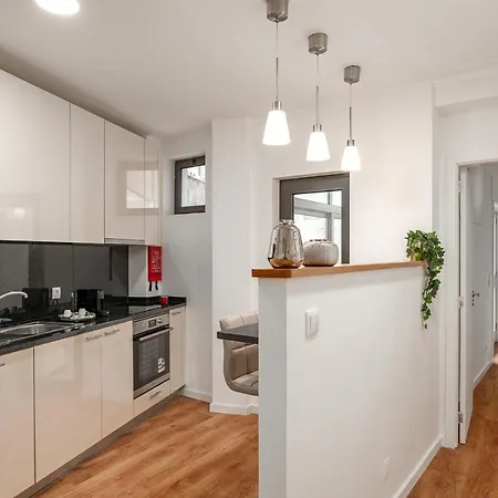 Lovely 2br W/ Views Over The River, Parking Incl Apartament