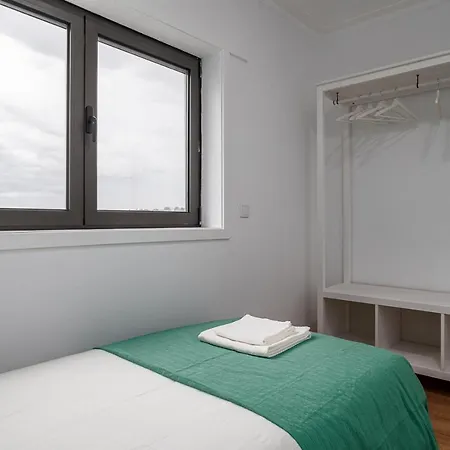 Lovely 2br W/ Views Over The River, Parking Incl