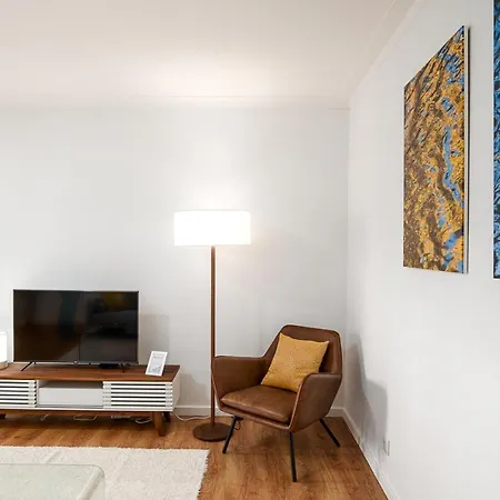 Lovely 2br W/ Views Over The River, Parking Incl Апартаменты