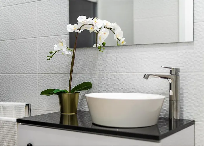 Daire Lovely 2br W/ Views Over The River, Parking Incl