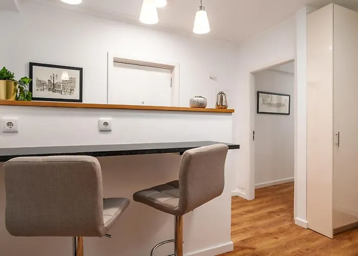 Lovely 2br W/ Views Over The River, Parking Incl *