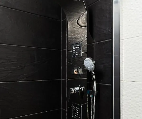 Daire Lovely 2br W/ Views Over The River, Parking Incl *