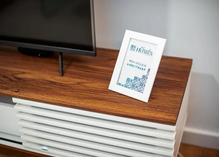 Lovely 2br W/ Views Over The River, Parking Incl