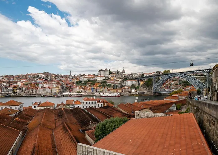 Daire Lovely 2br W/ Views Over The River, Parking Incl *