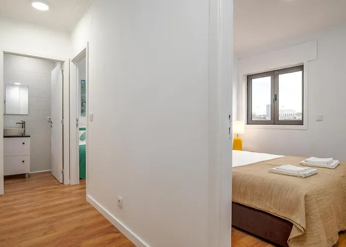 Lovely 2br W/ Views Over The River, Parking Incl Daire