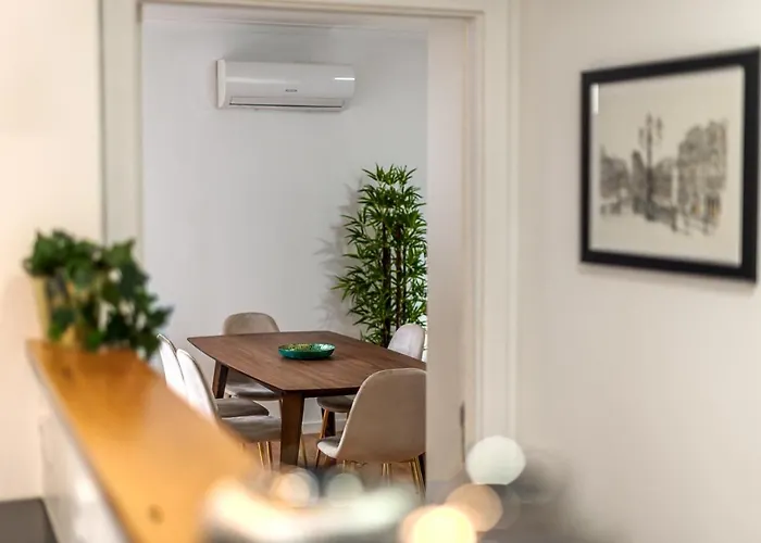 Daire Lovely 2br W/ Views Over The River, Parking Incl *